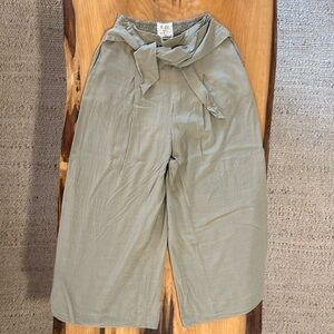 Mora Double Lined Rayon Green Gaucho-style Pants Size Small